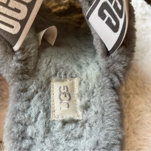 SOLD / Ugg Fluff Yeah Slippers - Picture 4 of 8